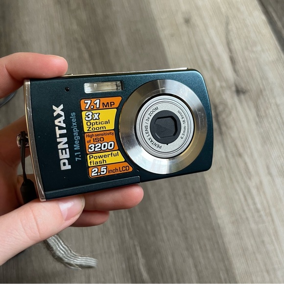 Pentax Digital Camera with Charger - Picture 2 of 3